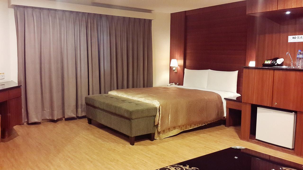 Jing Jing Holiday Hotel Kaohsiung Exteriör bild