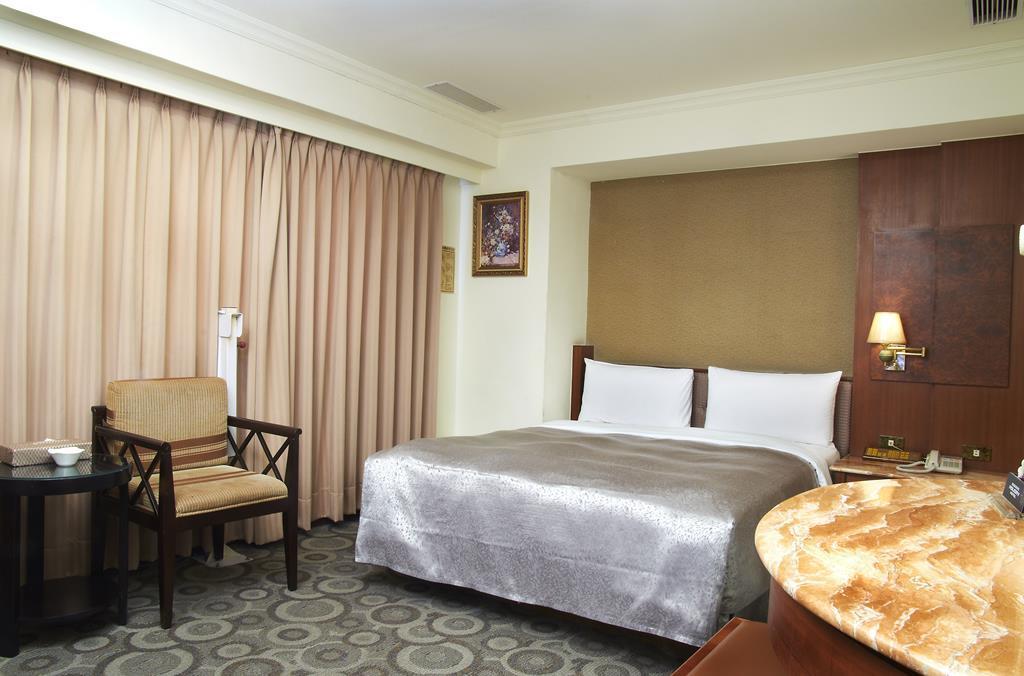 Jing Jing Holiday Hotel Kaohsiung Exteriör bild