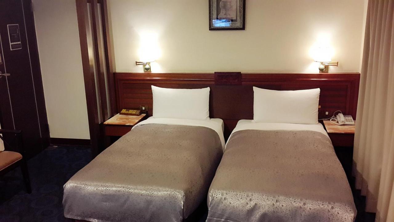 Jing Jing Holiday Hotel Kaohsiung Exteriör bild