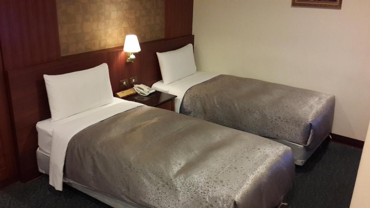 Jing Jing Holiday Hotel Kaohsiung Exteriör bild